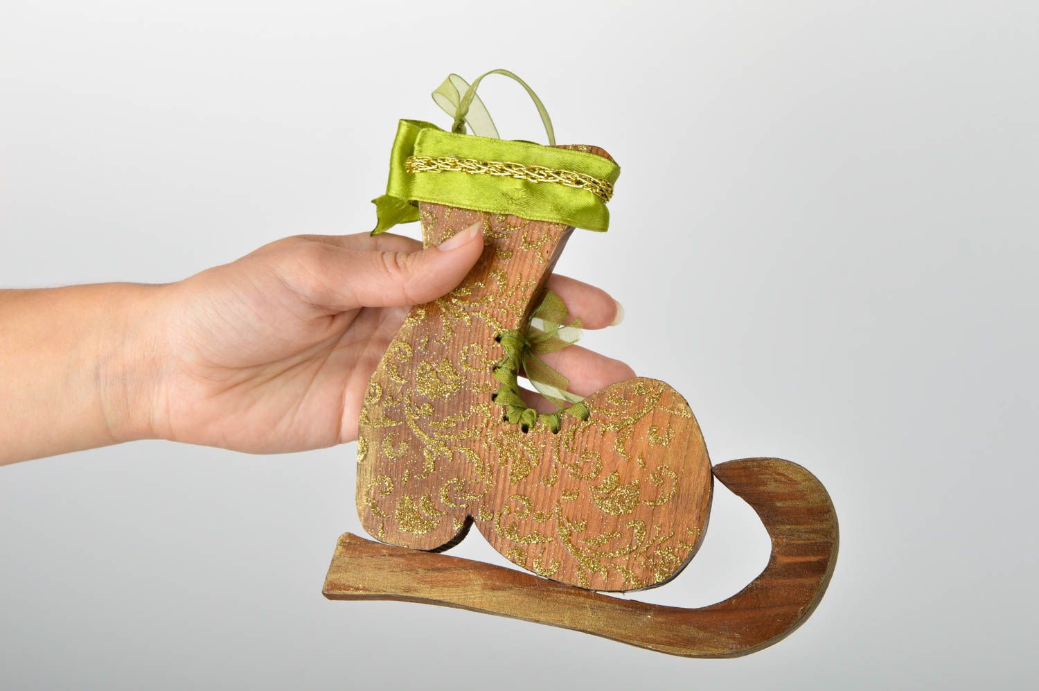 Tannenbaum Spielzeug handmade originelles Geschenk Holz Figur Schlittschuh foto 2