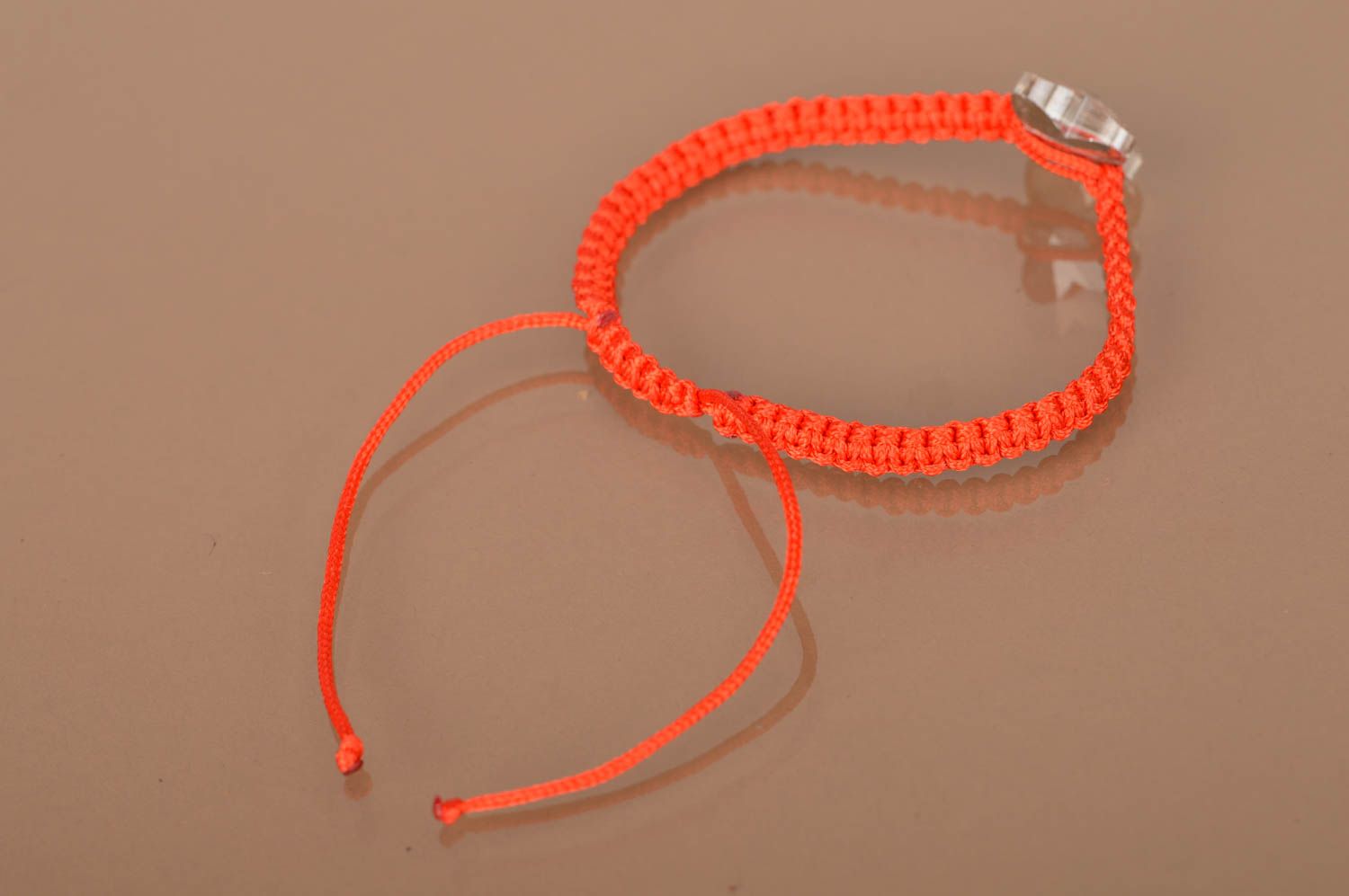 Тонкий плетеный браслет из вощеного шнура с бусиной в виде бабочки ручная работа фото 5