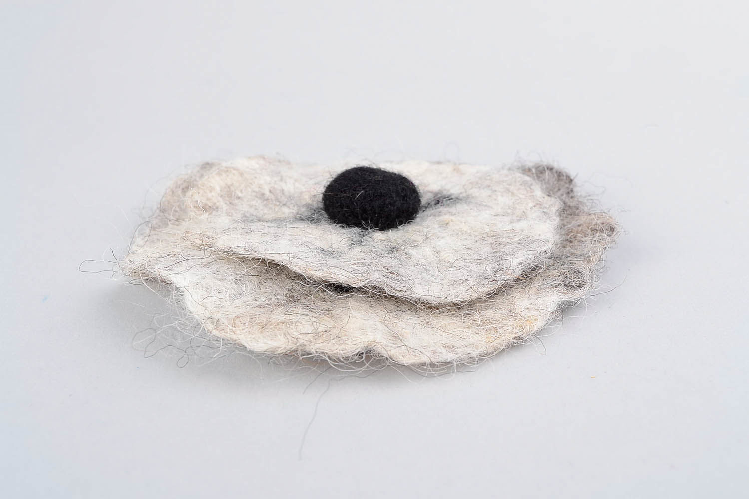 Broche de lana enfurtida Flor gris foto 1