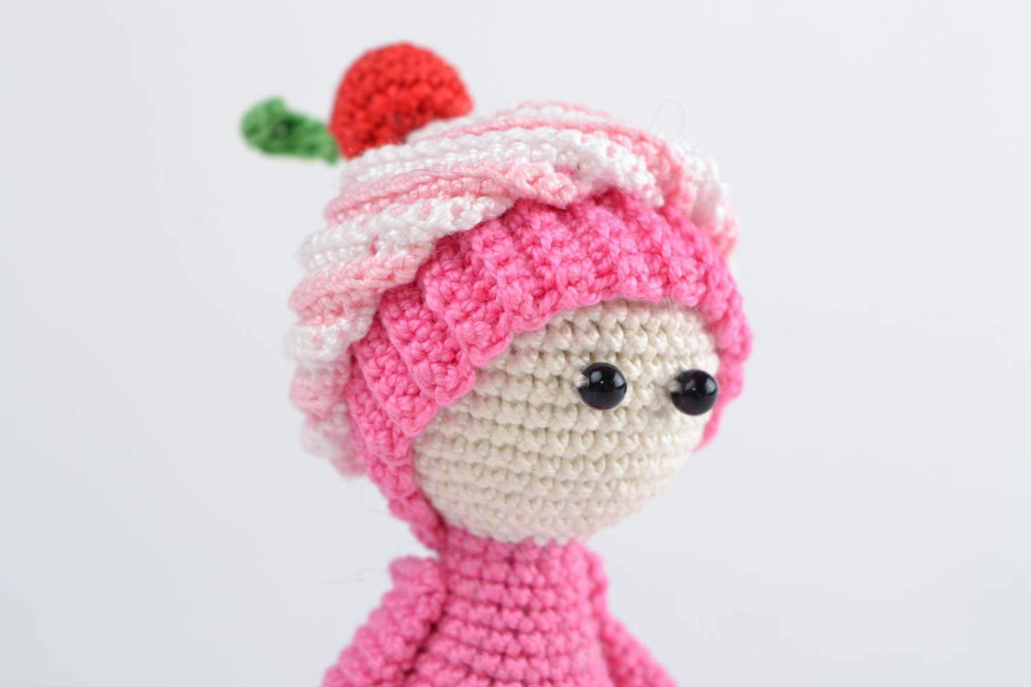 Poupée tricotée en fils de coton au crochet faite main rose petite originale photo 3
