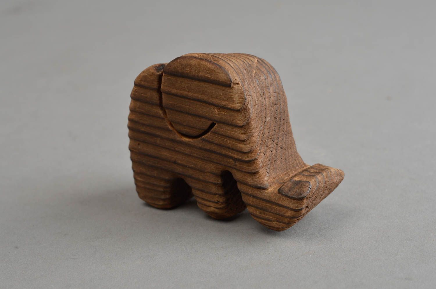 Figurine éléphant de petite taille en bois décorative faite main pour maison photo 3