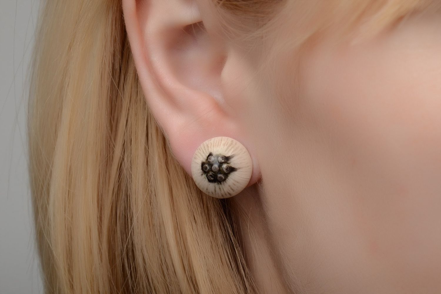 Beautiful women's handmade clay stud earrings with color enamel painting photo 2