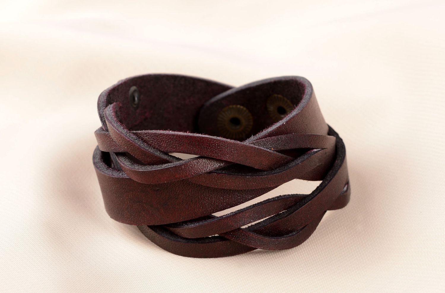 Дизайнерское украшение браслет ручной работы браслет из кожи вишневый стильный фото 5