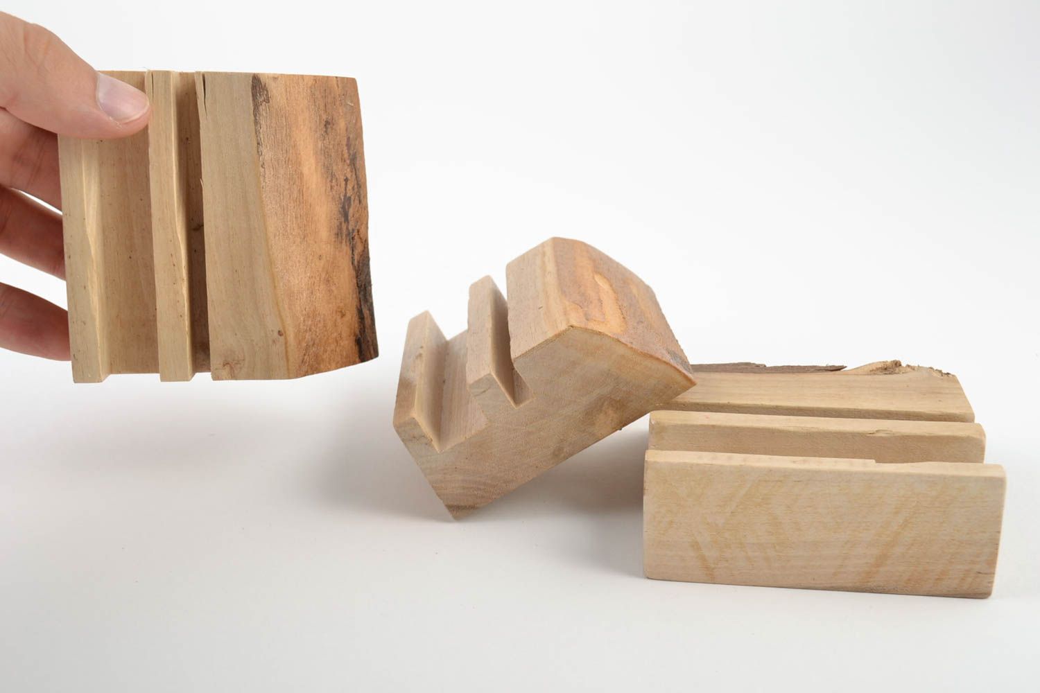 Sujetadores para celulares ecológicos de madera artesanales pequeños 3 piezas foto 5