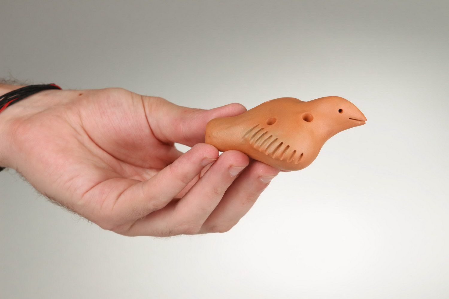Керамическая свистулька в форме птички фото 3
