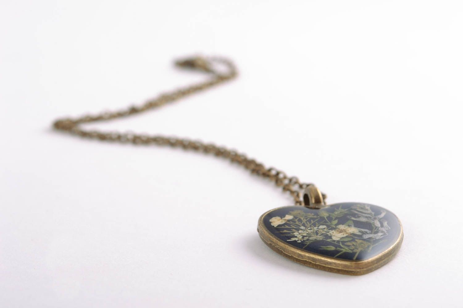 Heart-shaped pendant with dried flowers coated with epoxy photo 2
