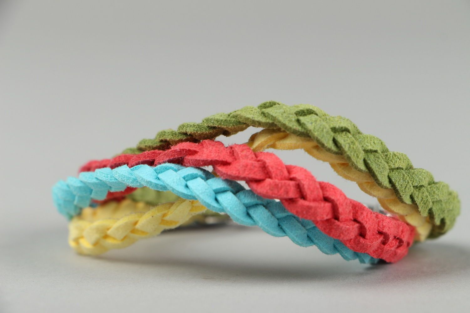 Multi-colored suede bracelet photo 1