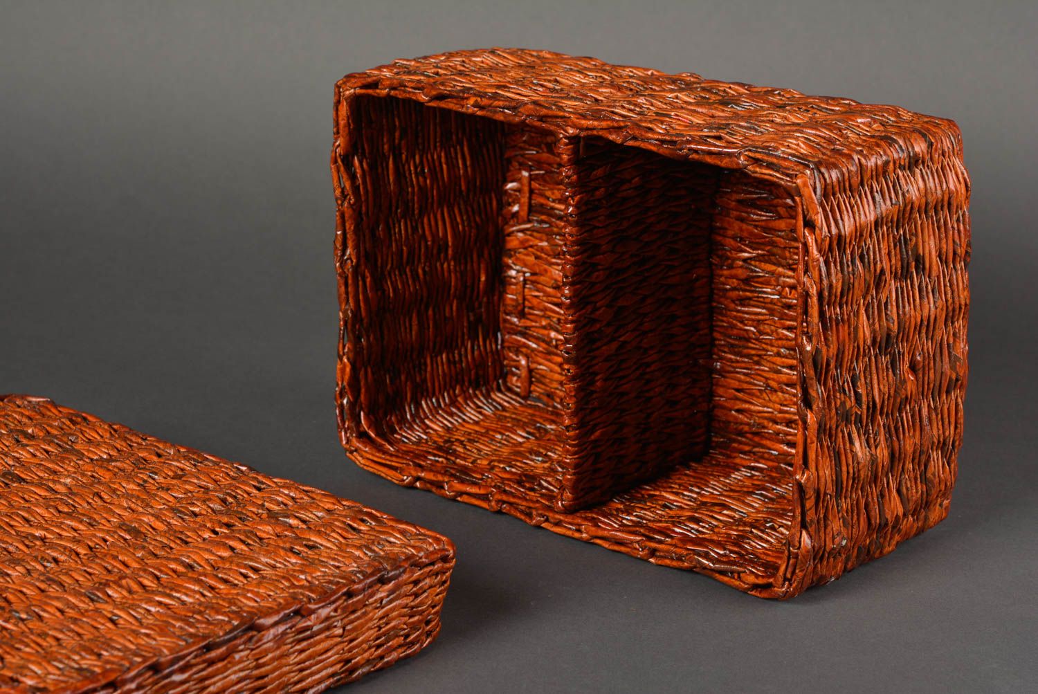 Шкатулка ручной работы коробка из газетных трубочек плетеная корзина два отдела фото 3