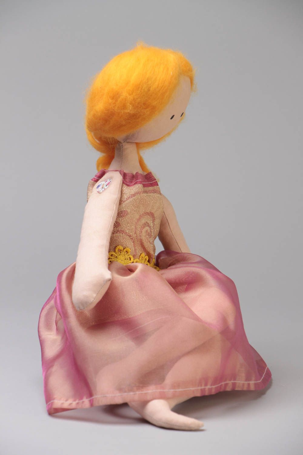Poupée en tissu faite main décorative parfumée en robe rose originale design photo 2