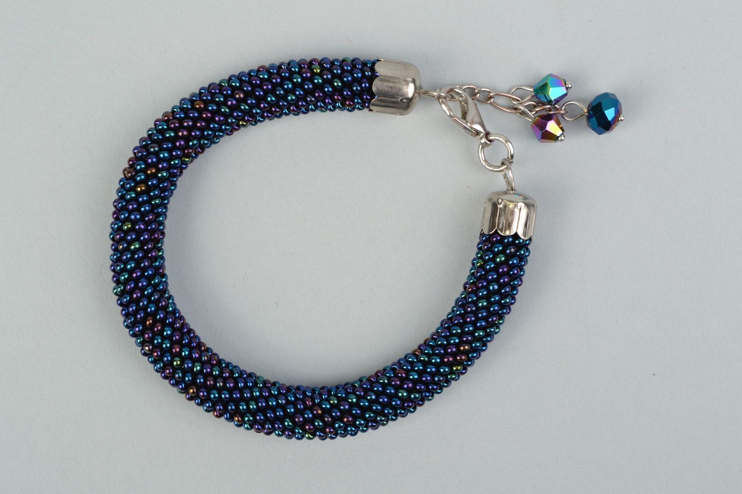 Bracelet en perles de rocaille au crochet bleu foncé fait main pour femme photo 2