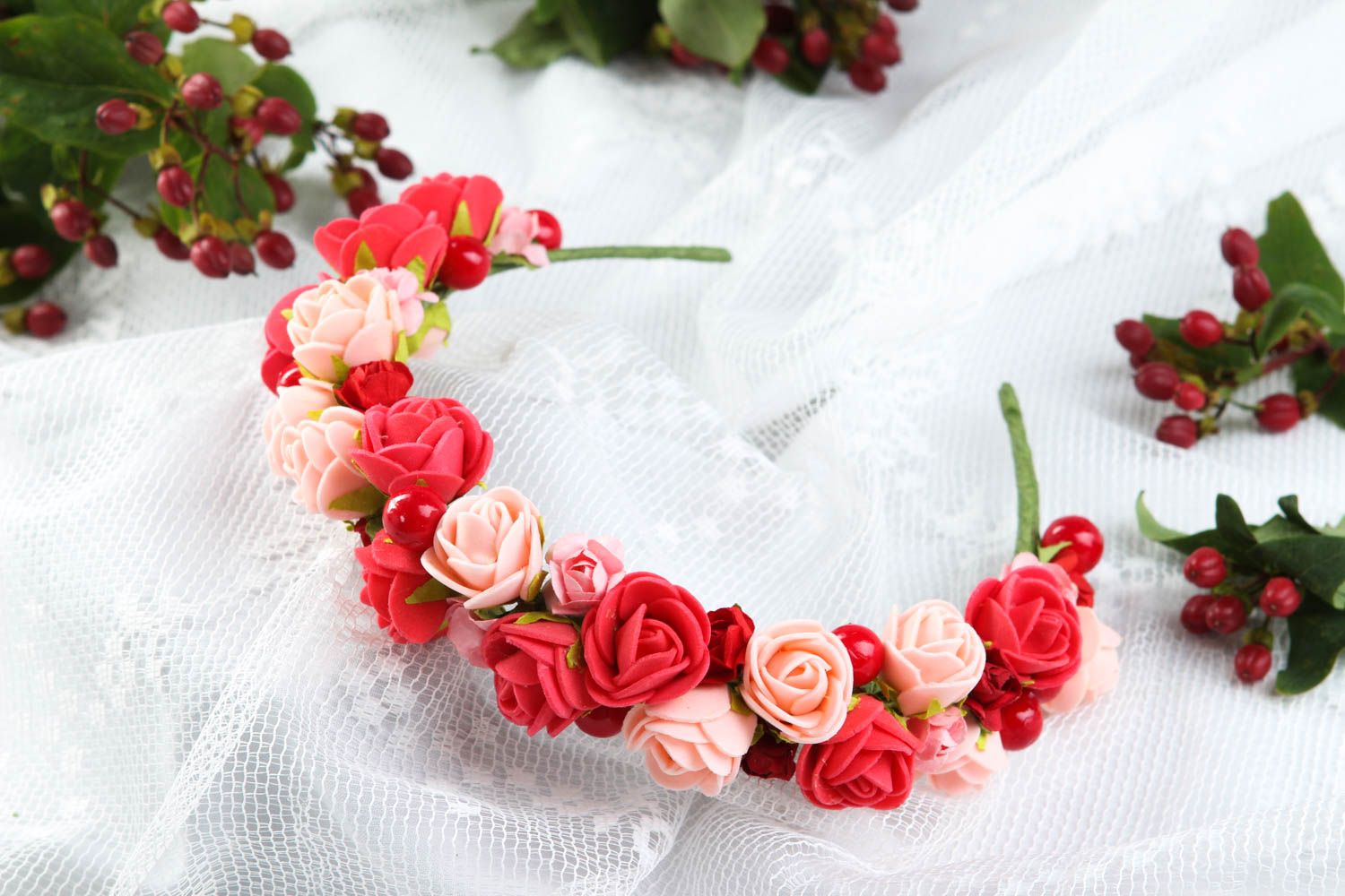 Serre-tête fleurs Bijou fait main avec roses Accessoire cheveux design cadeau photo 1