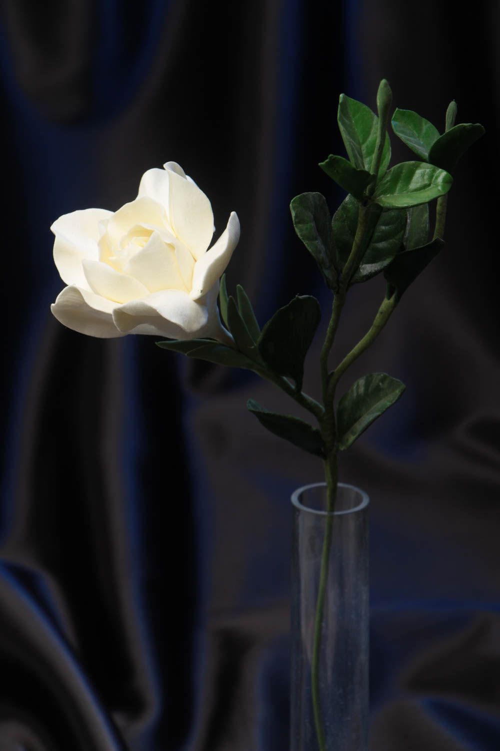 Flor de arcilla polimérica artesanal para casa gardenia blanca foto 1