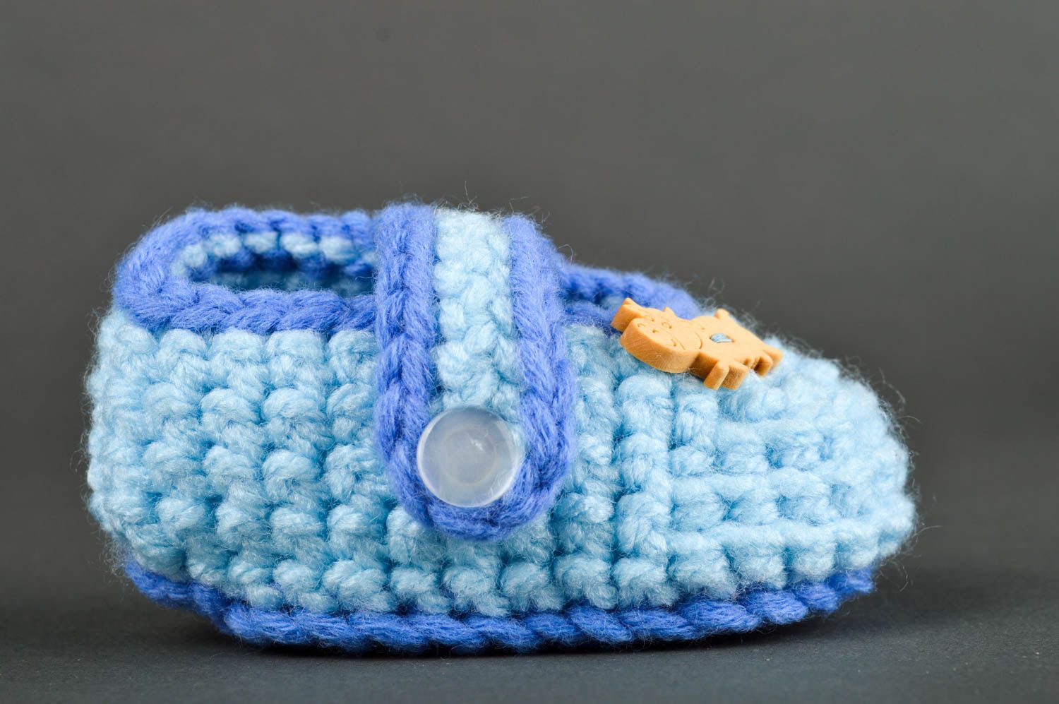 Handgefertigte Schuhe in Blau gehäkelte Babyschuhe Geschenk für Kleinkinder foto 3