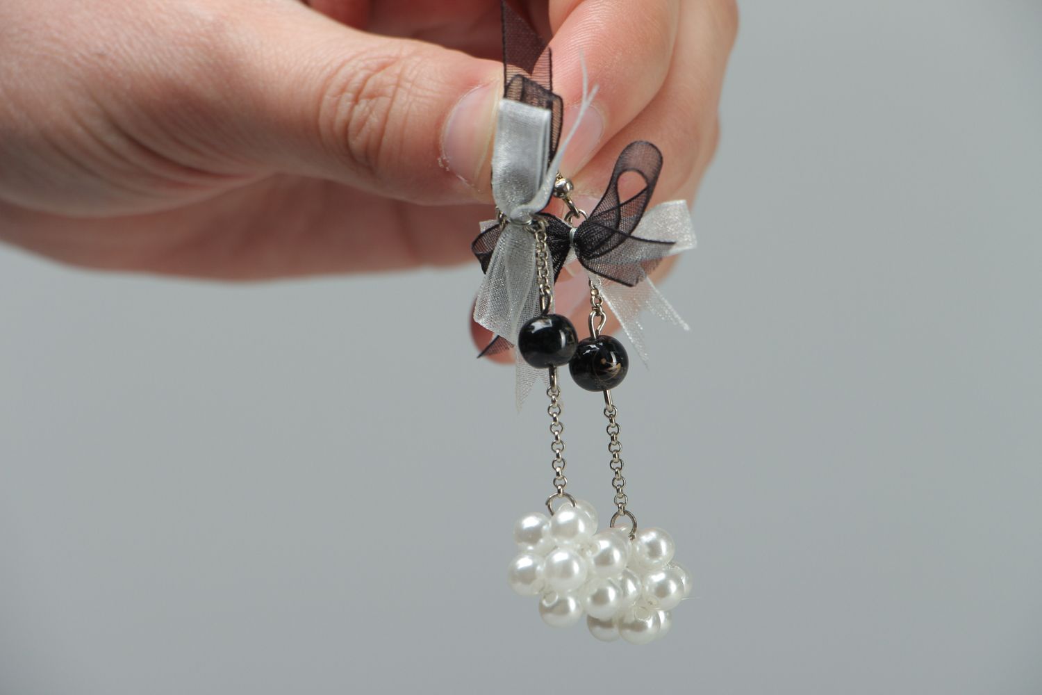 Boucles d'oreilles de perles fantaisie avec pendeloques photo 3