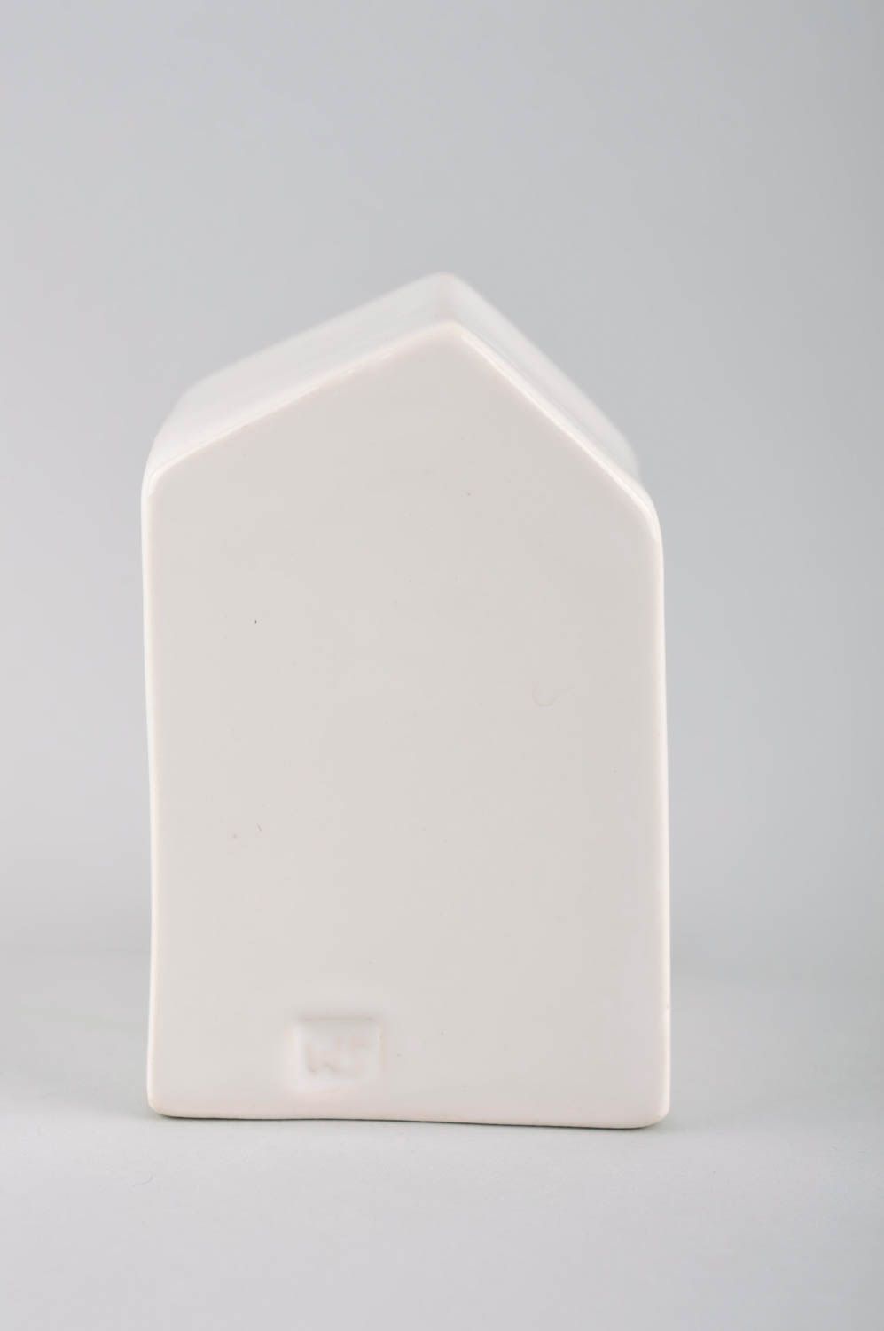 Figura hecha a mano con estampado elemento decorativo casita artesanal blanca foto 4