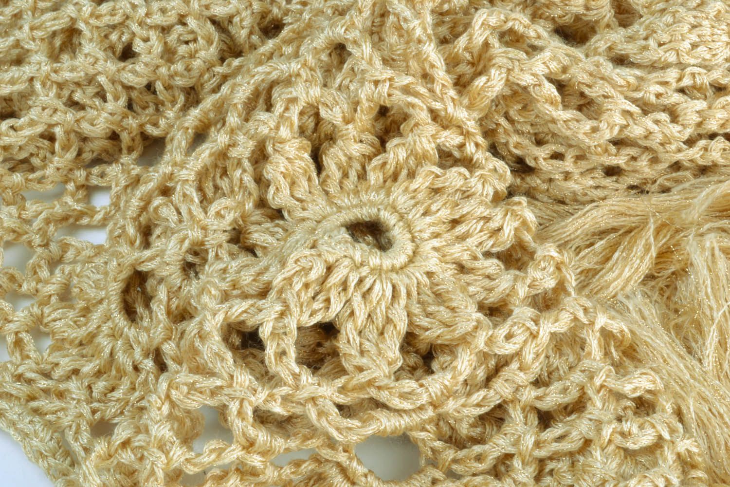 Écharpe féminine crochetée ajourée originale  photo 3
