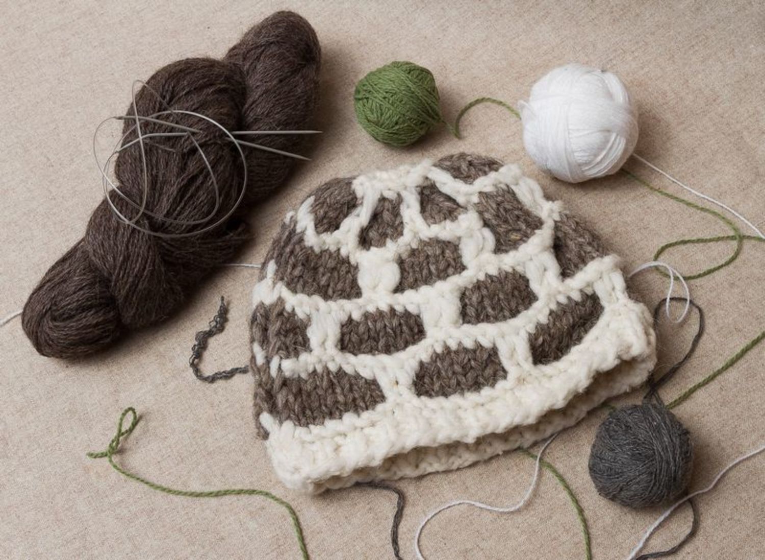 Bonnet tricoté main en laine photo 1