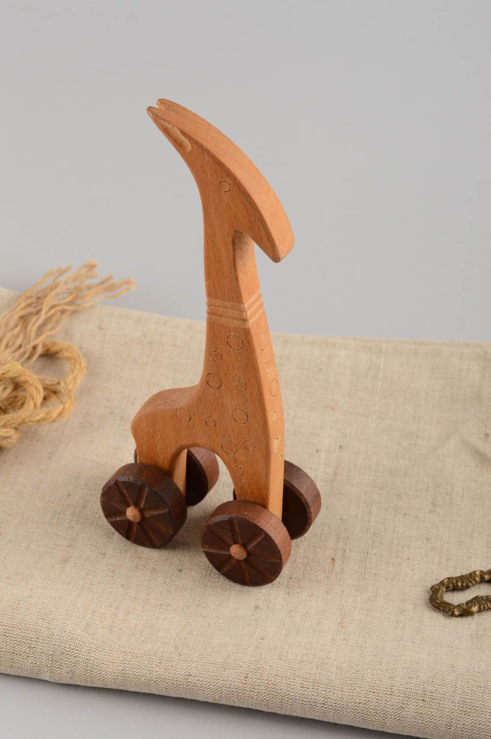 Figura de madera artesanal juguete con forma de jirafa natural original foto 1