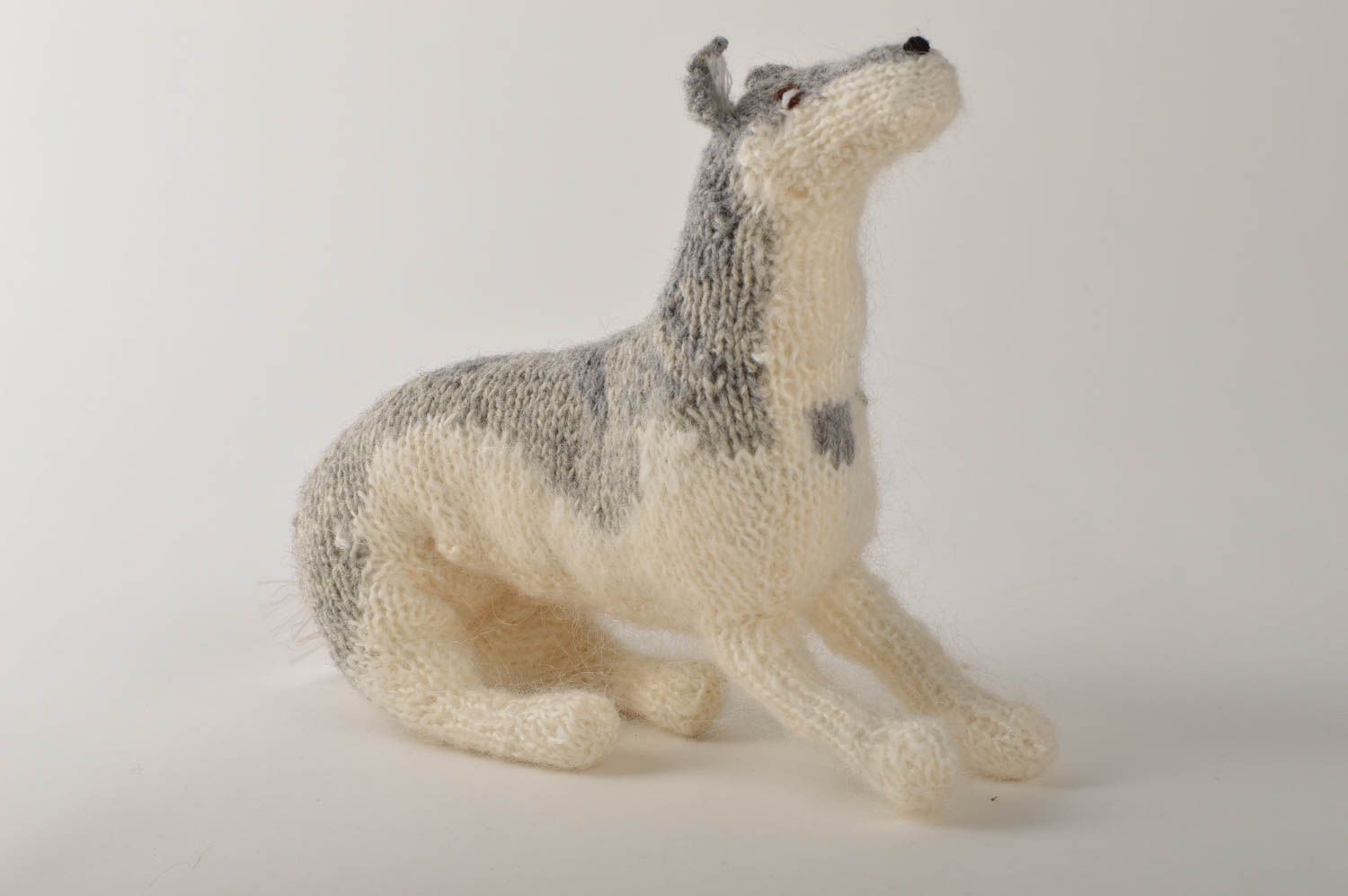 Jouet loup gris-blanc Peluche faite main tricotée en mohair Cadeau pour enfant photo 4