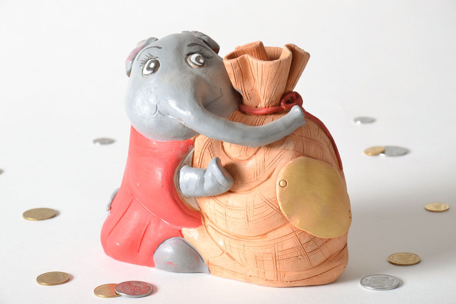 Ceramic money box in the shape of elephant photo 1