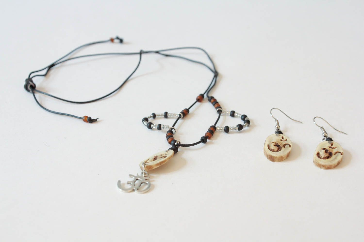 Set of natural horn jewelry Ohm photo 3