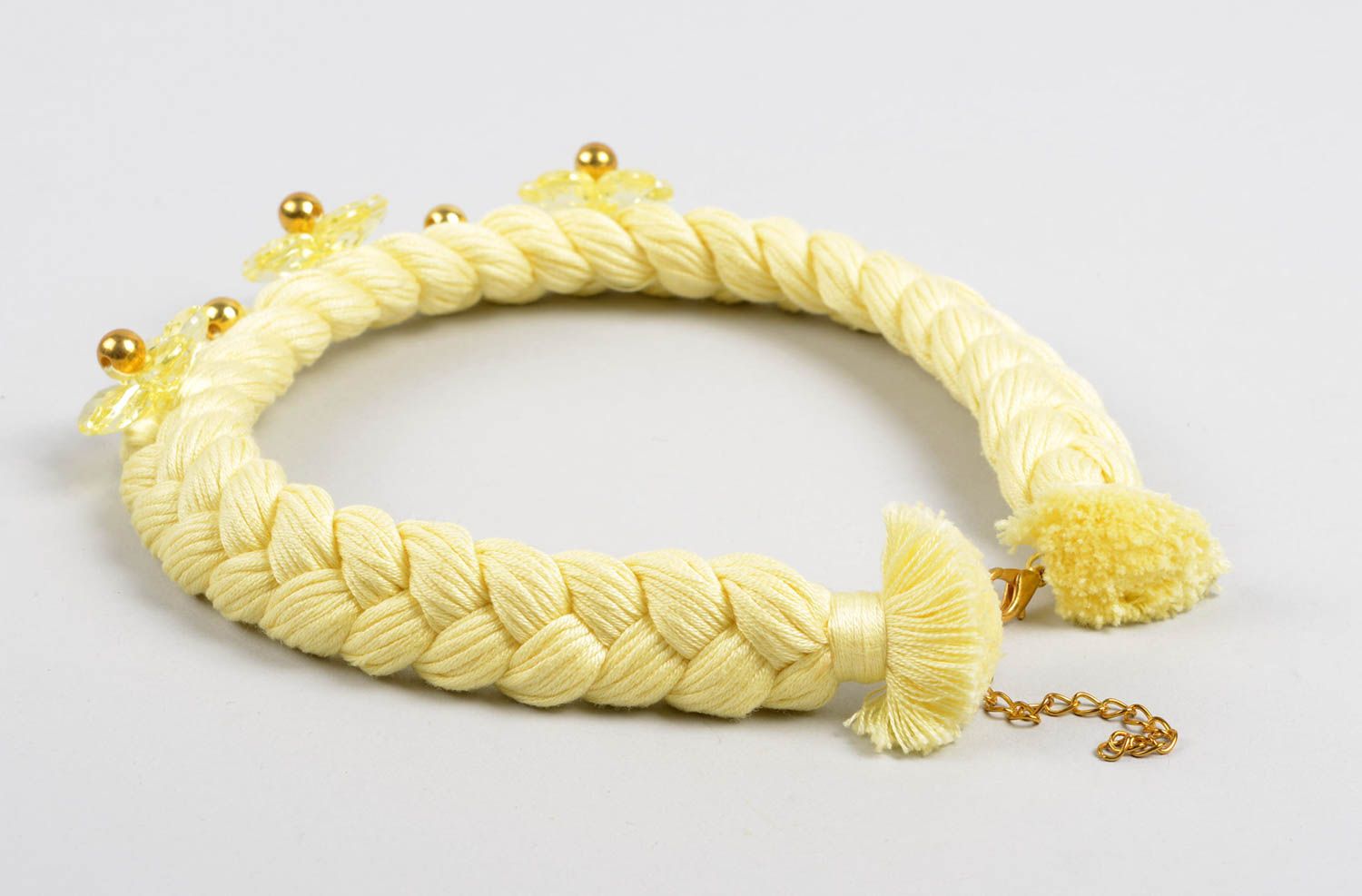Collier textile Bijou fait main jaune tressé en fils de coton Accessoire femme photo 3