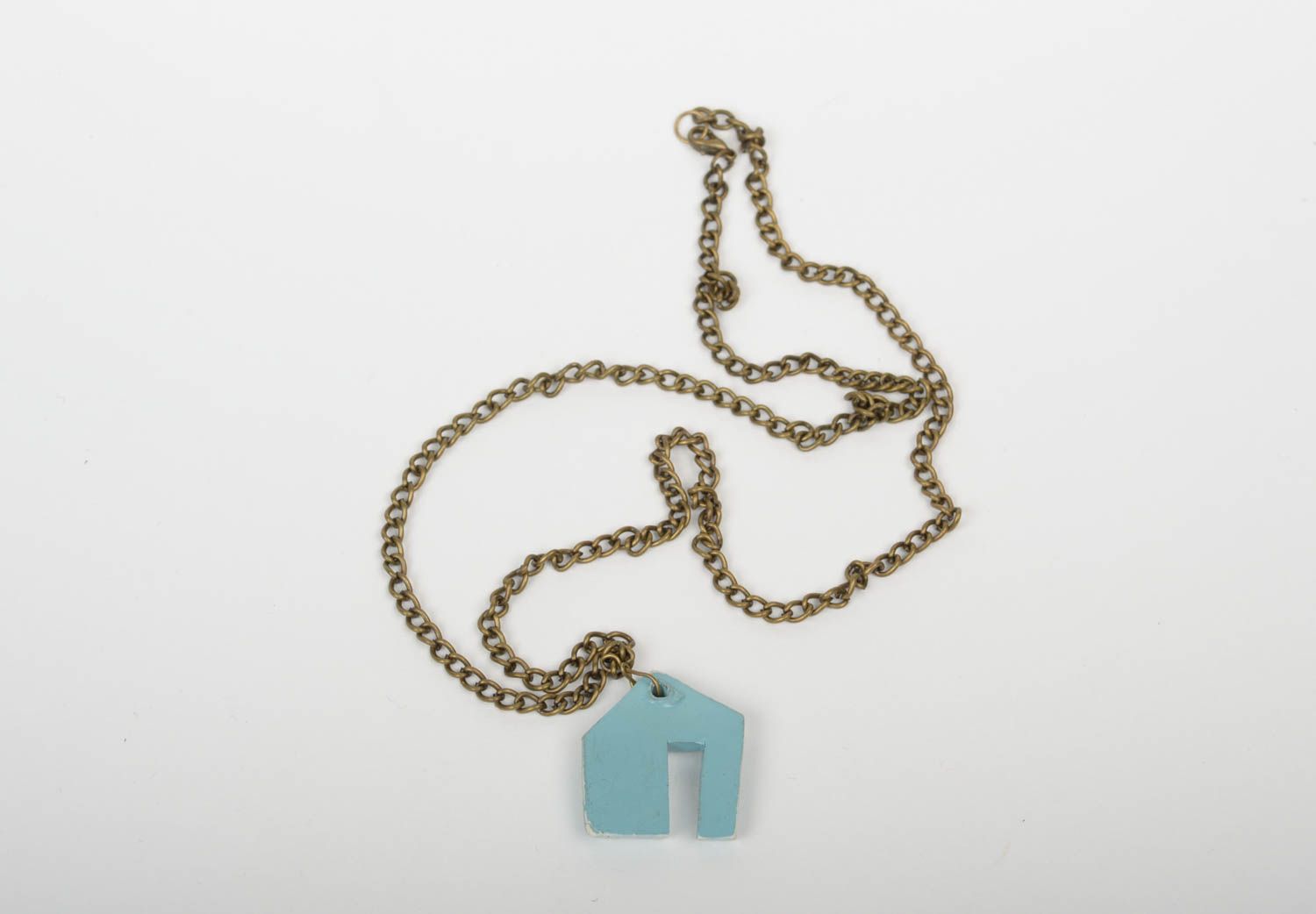 Pendentif céramique Bijou fait main avec chaîne Accessoire femme Maison bleue photo 2