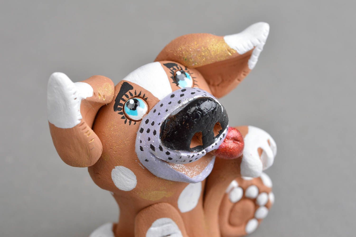 Kleine lustige bemalte Statuette aus Ton Hund für Kinder und Kinderzimmer Dekor foto 5