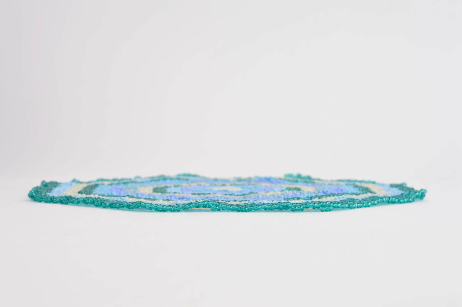 Servilleta artesanal de abalorios azules elemento decorativo diseño de casa foto 3