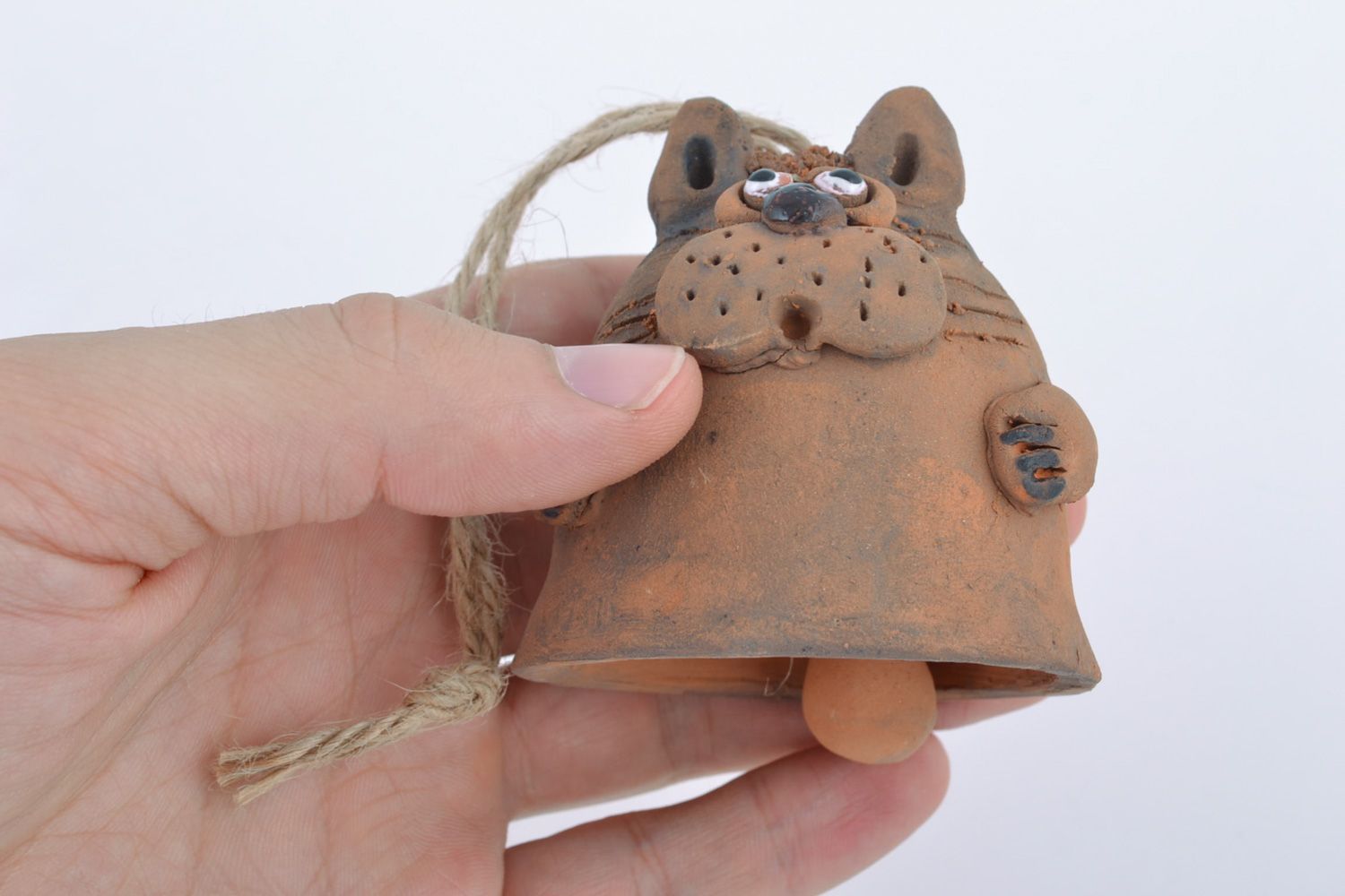 Petite clochette en céramique brune faite main originale en forme de chat  photo 2