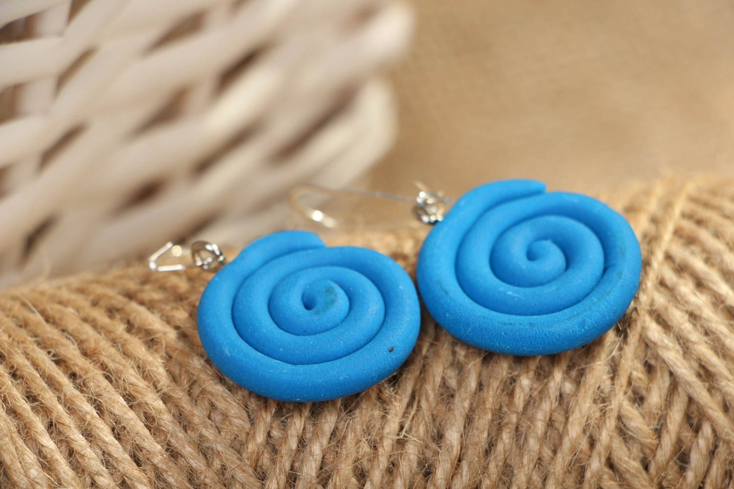 Boucles d'oreilles en pâte polymère Spirale bleue  photo 4
