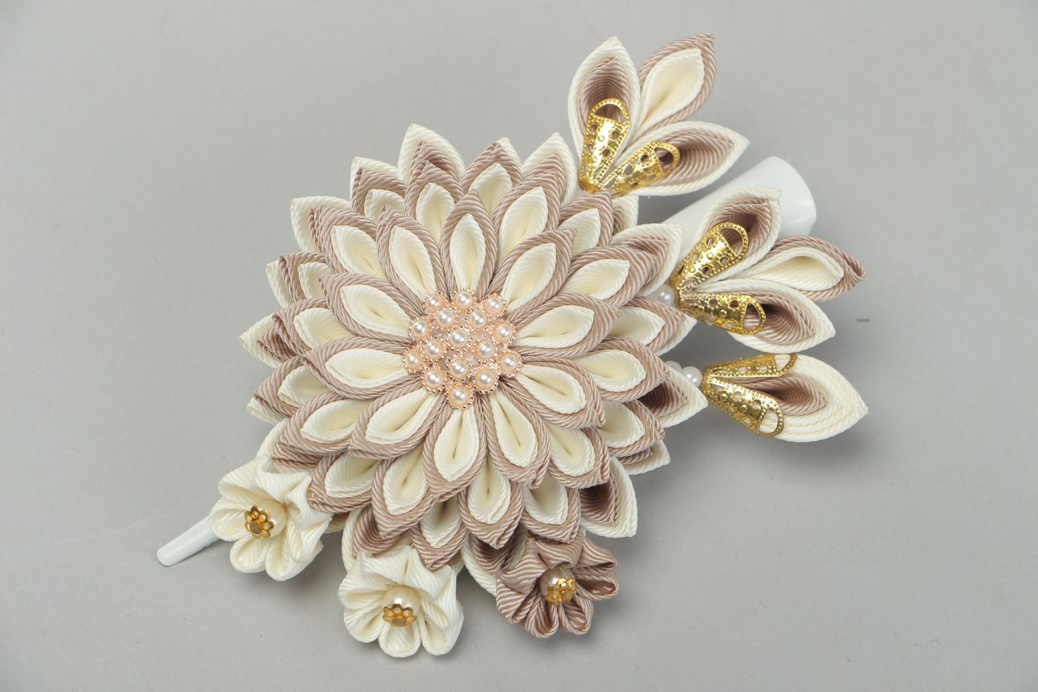 Beautiful handmade hair clip with kanzashi flower in white and cream color palette photo 1