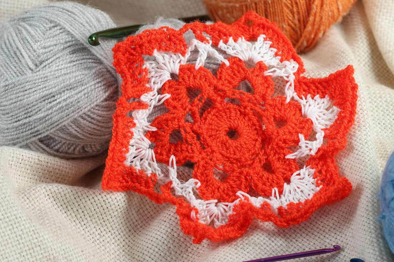 Flor tejida al crochet artesanal accesorio de bisutería regalo original foto 1