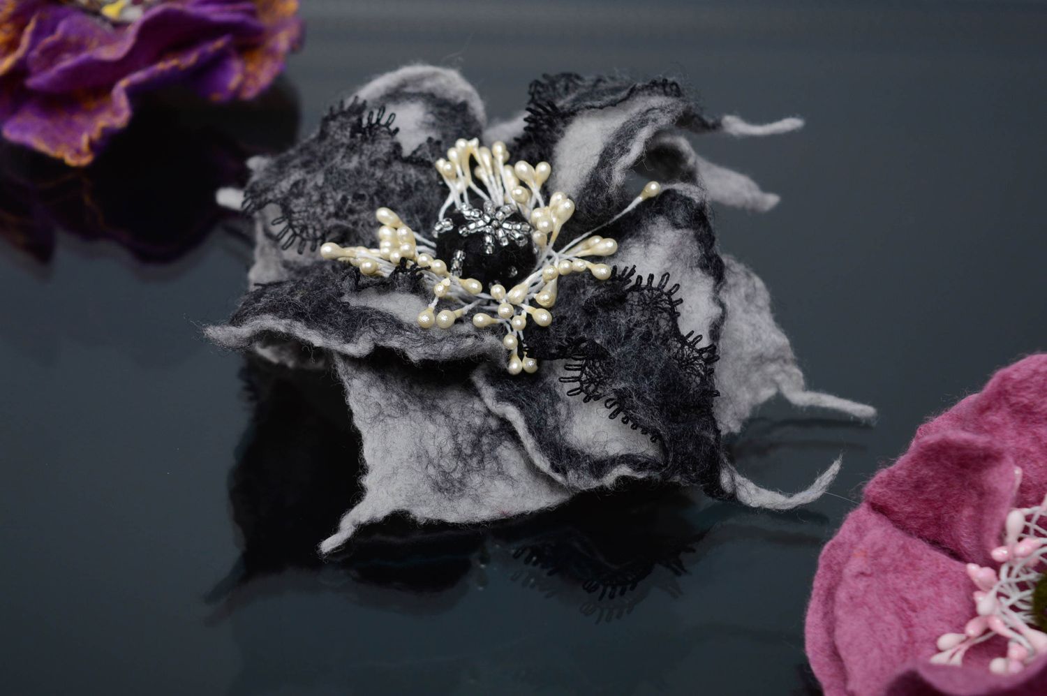 Handmade wool brooch with lace photo 5
