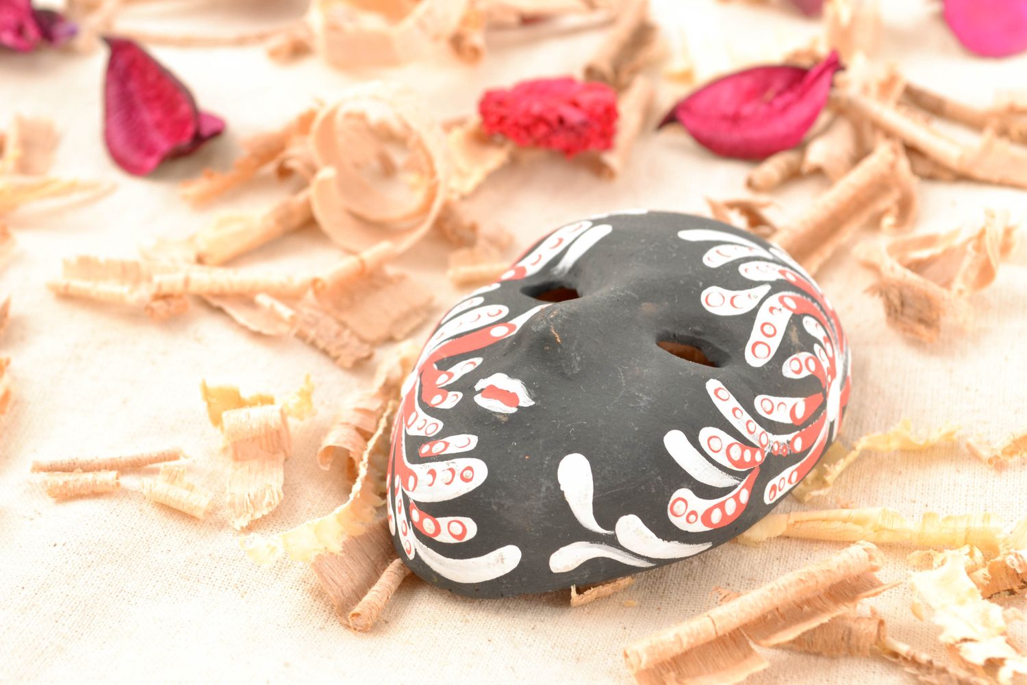 Masque miniature décoratif noir de carnaval à accrocher photo 2