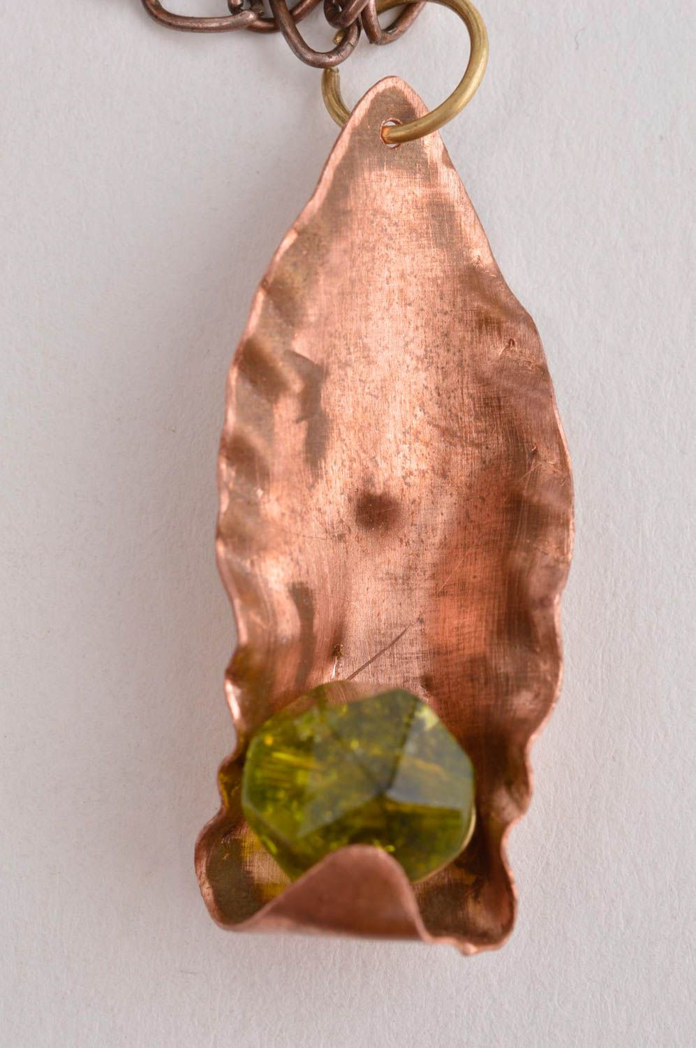 Colgante hecho a mano de cobre regalo original colgante femenino con calcedonia foto 4