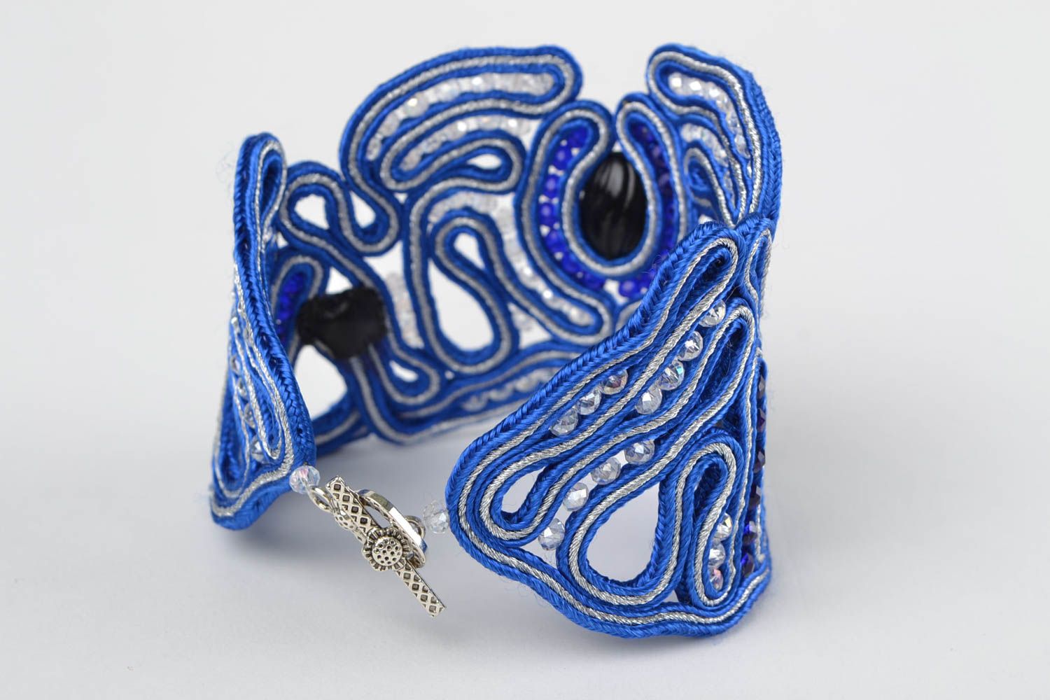 Handgemachtes Designer Soutache Armband aus Textil mit Glasperlen für Damen foto 4