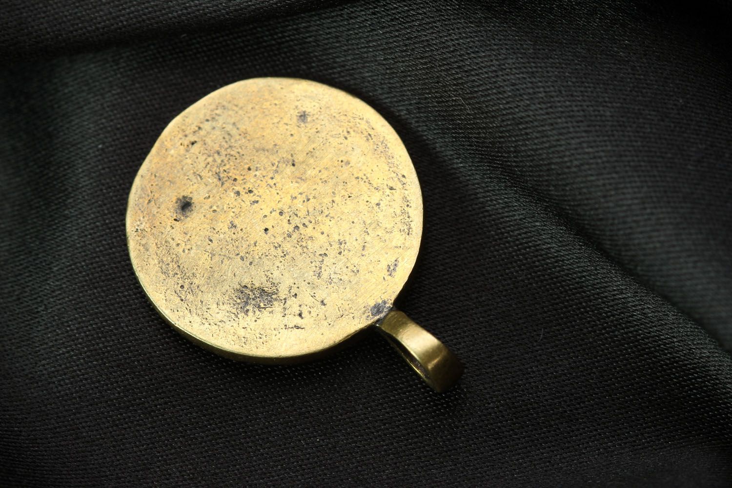 Кулон из бронзы круглой формы  фото 3