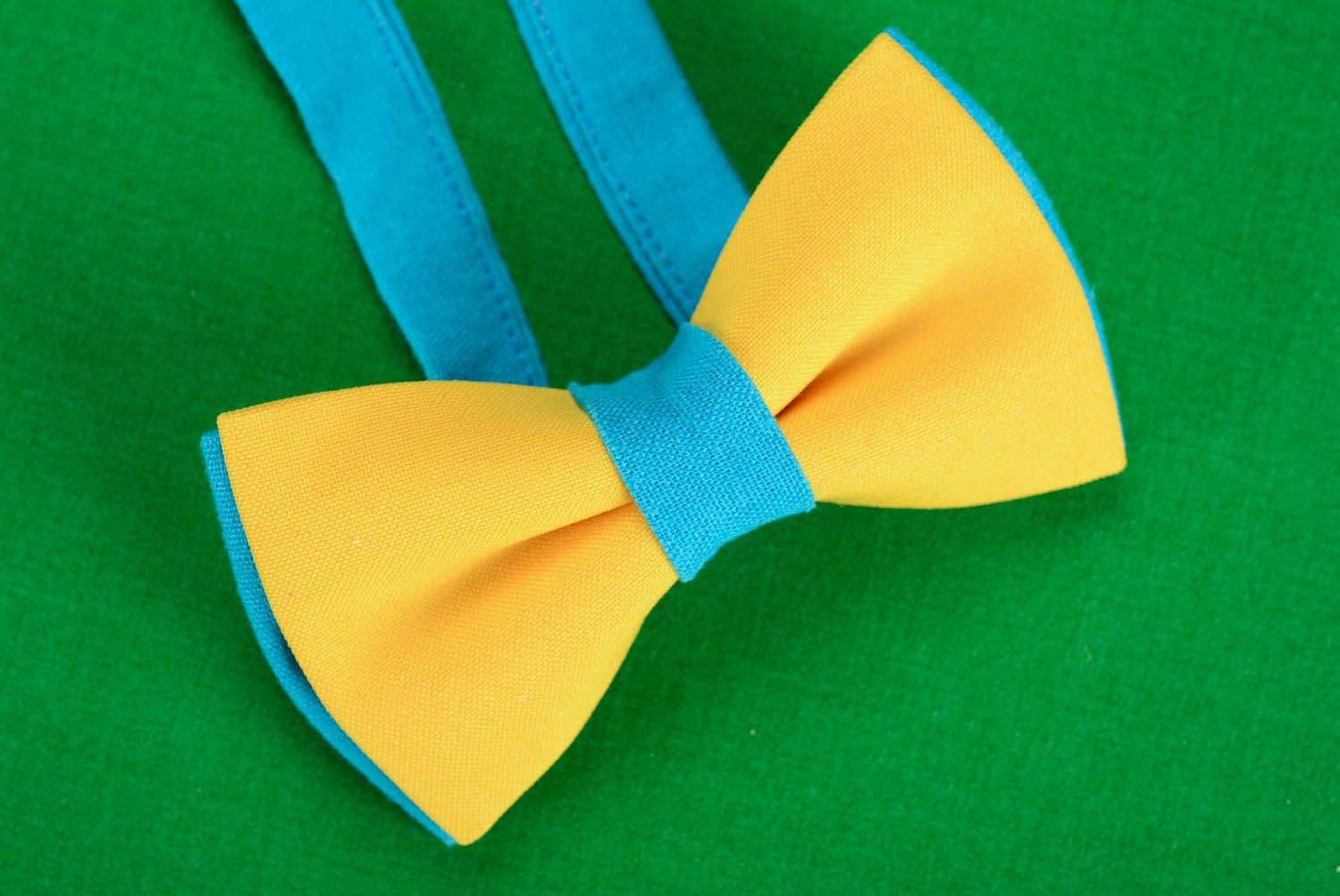 Желто-голубой галстук-бабочка фото 3