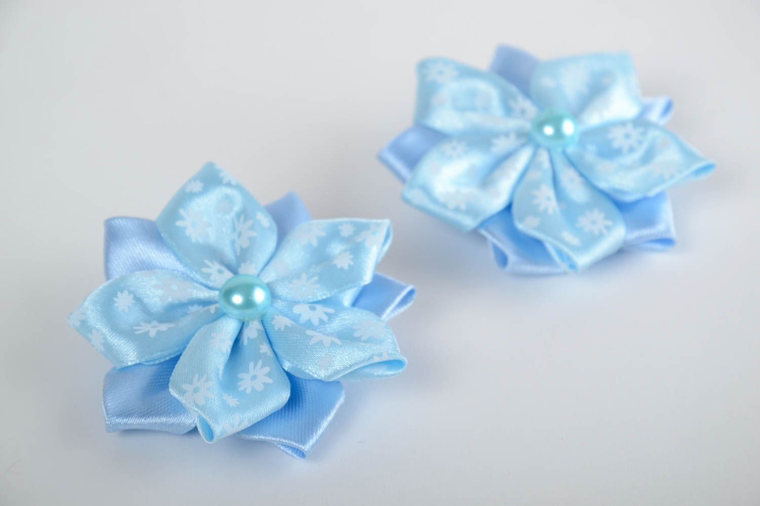 Barrettes à cheveux avec fleurs bleu ciel faites main 2 pièces en ruban de satin photo 5
