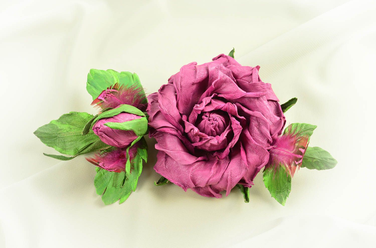 Handmade Blume Brosche Accessoire für Frauen Designer Schmuck violett aus Leder foto 1