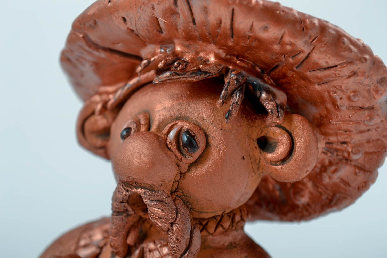 Statuetta uomo in argilla fatta a mano figurina decorativa in ceramica 
 foto 2