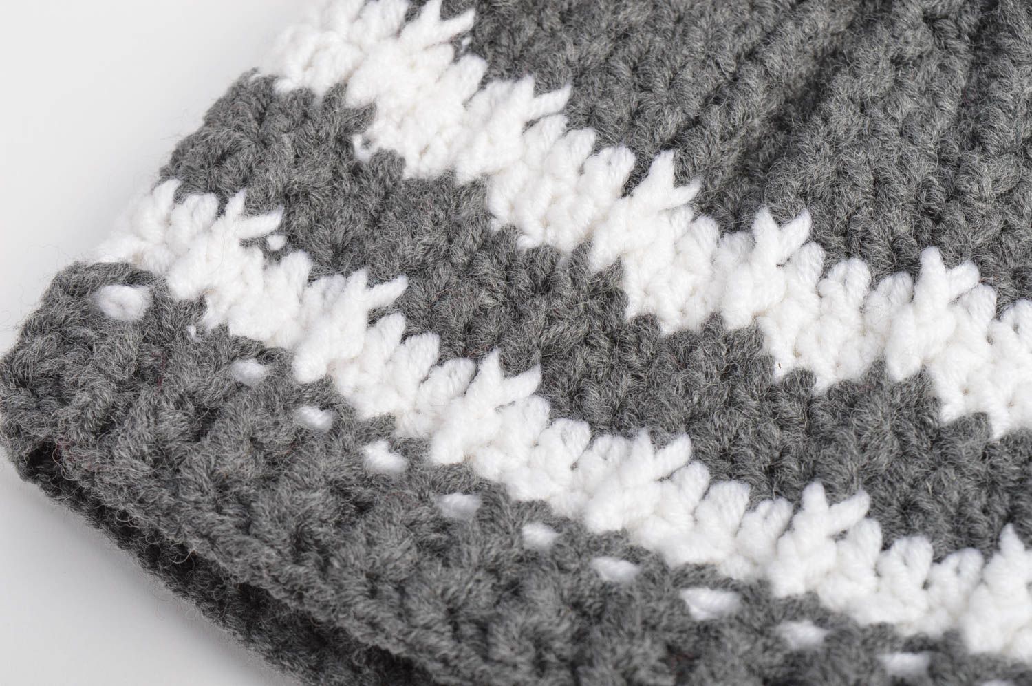 Bonnet tricot fait main Chapeau au crochet gris blanc pompon Vêtement enfant photo 5