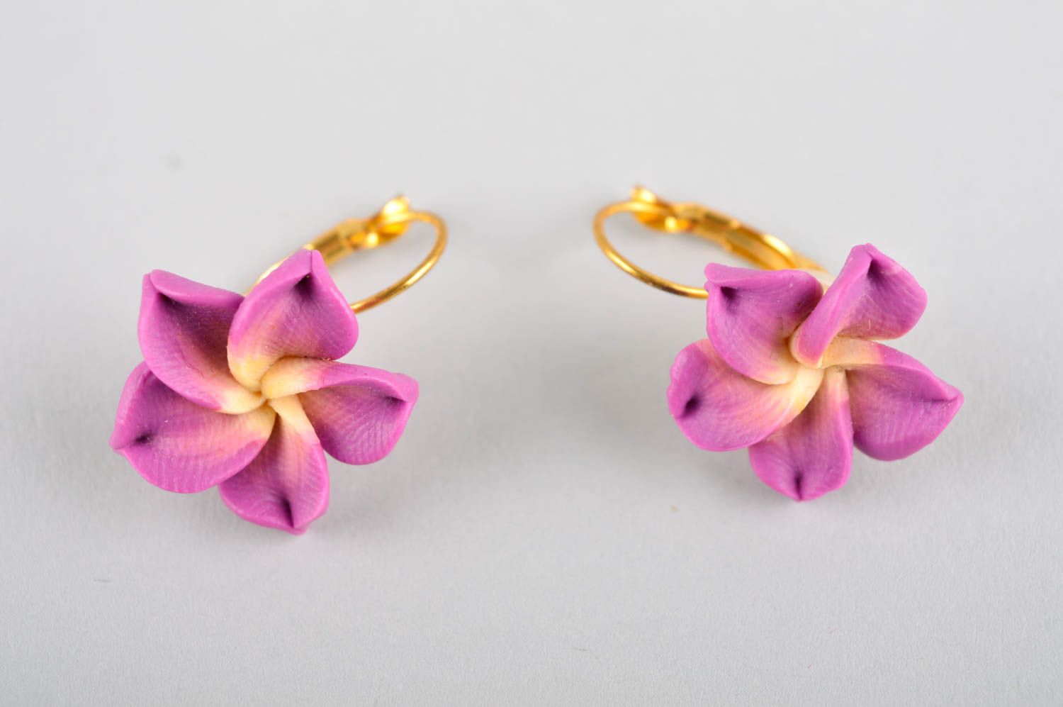Beautiful handmade dangle earrings plastic flower earrings artisan jewelry photo 3