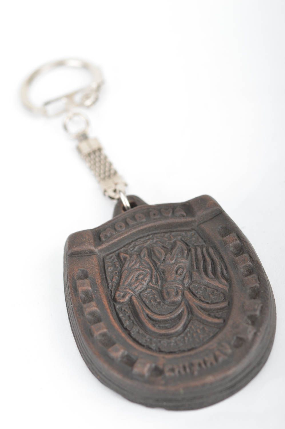 Porte-clefs en céramique brun fait main en forme de fer à cheval original photo 2