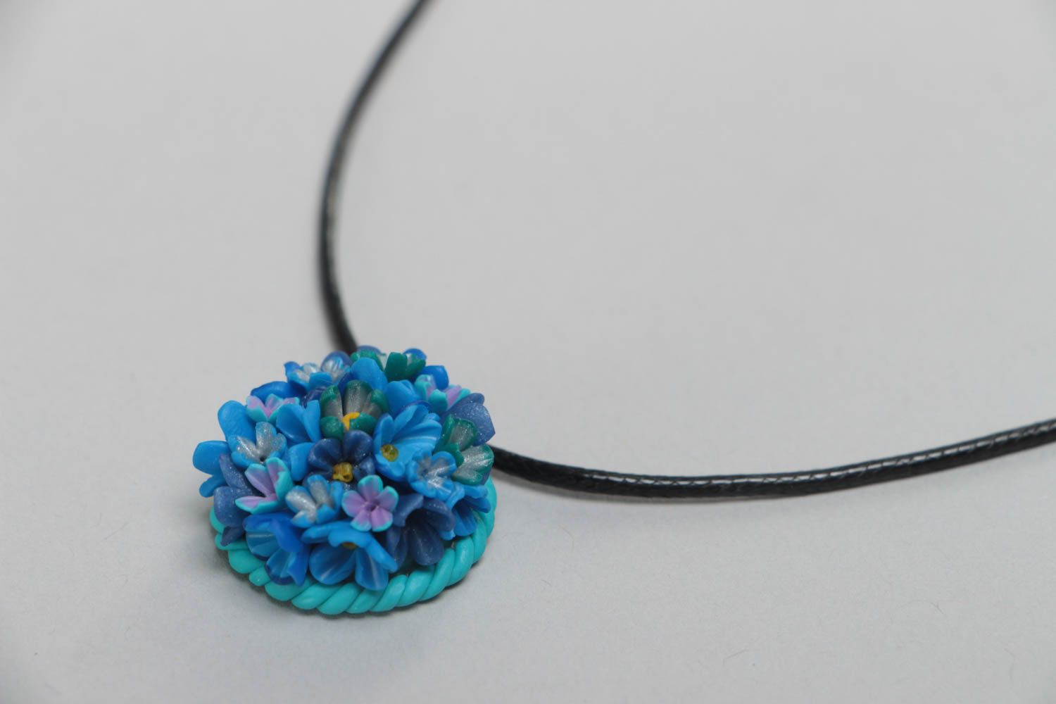 Polymer Ton Anhänger schön in Form vom Blumenstrauß handmade dunkelblau foto 3