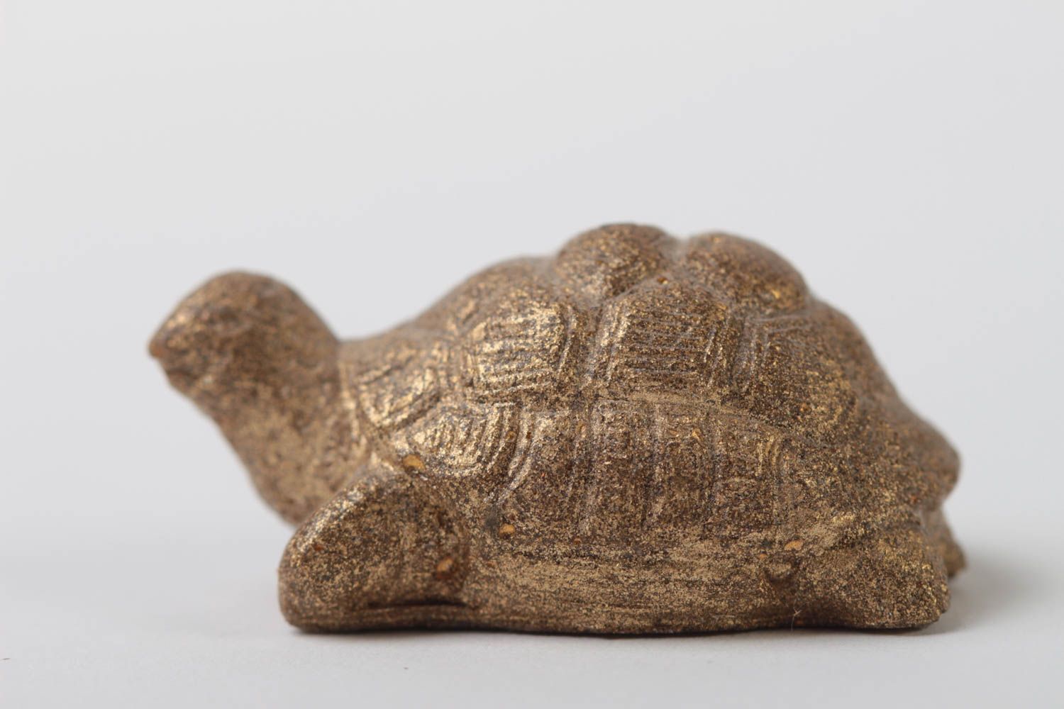 Статуэтка из полимерной смолы в виде черепахи миниатюрная под бронзу хенд мейд фото 2