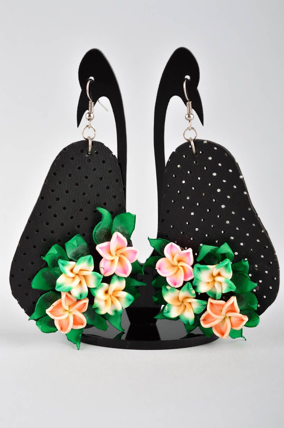 Boucles d'oreilles en cuir Bijou fait main noir avec fleurs Cadeau femme photo 2