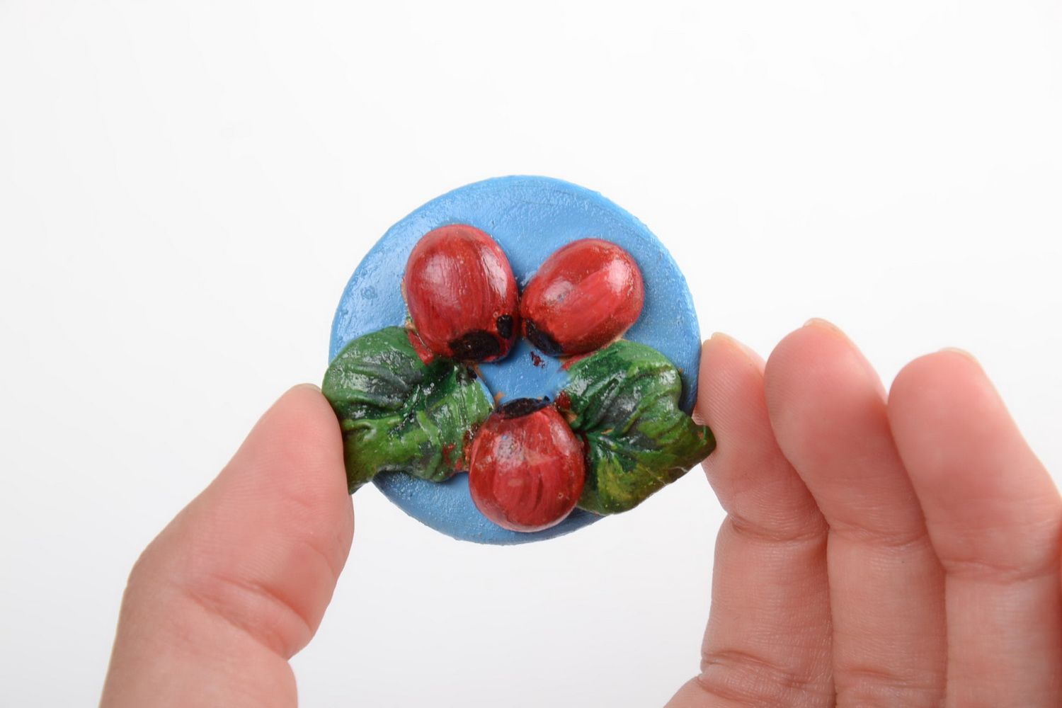 Керамический магнит на холодильник ручной работы круглый расписной декор кухни фото 3