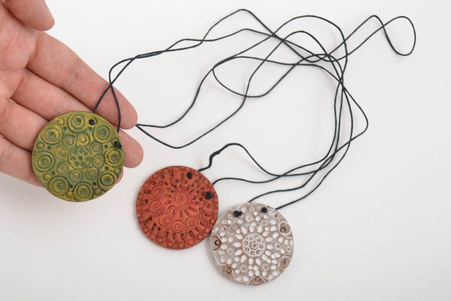 Handmade Anhänger Set Ethno Schmuck Accessoires für Frauen 3 Stück aus Ton foto 5